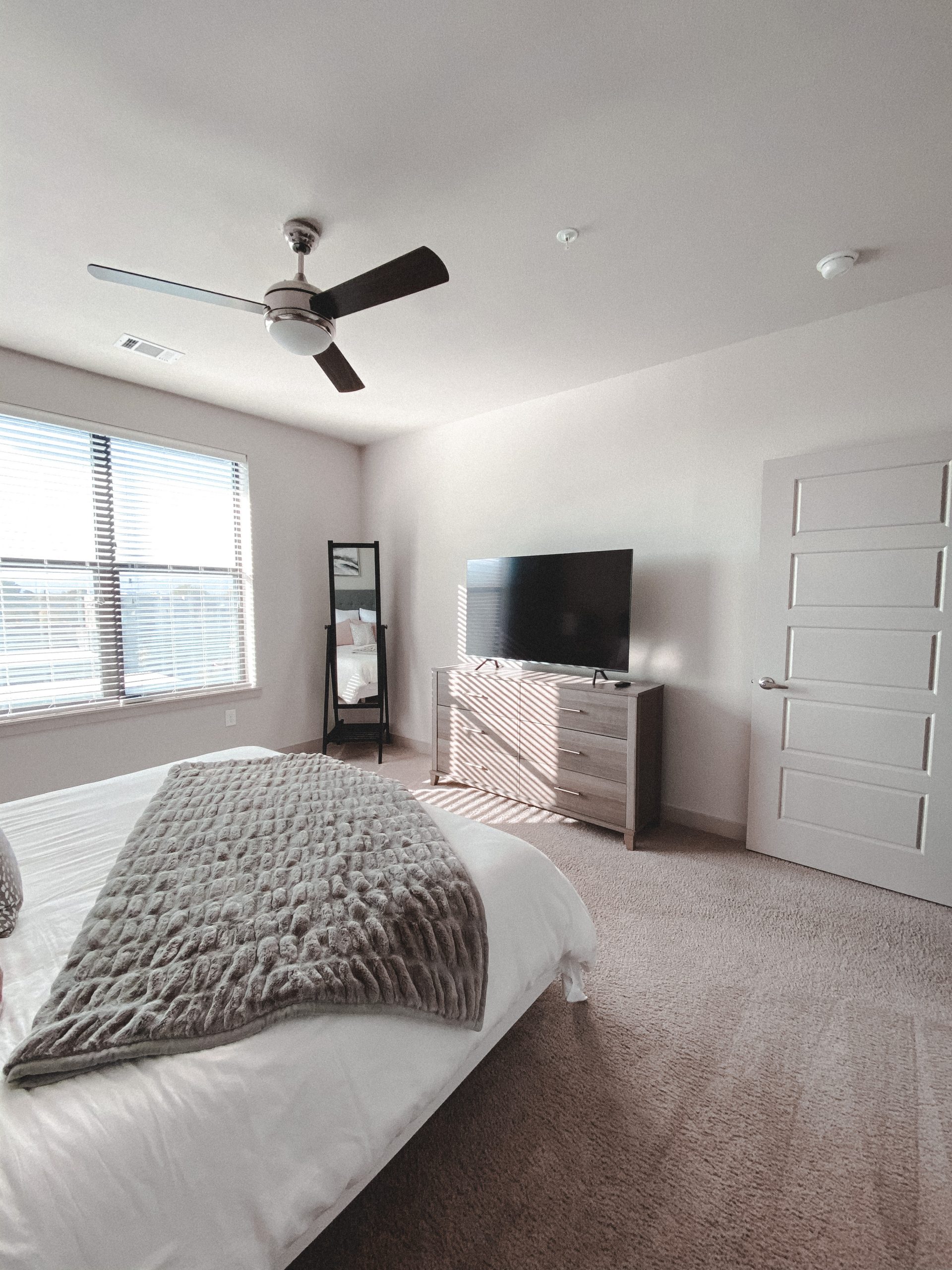 apartment bedroom decor