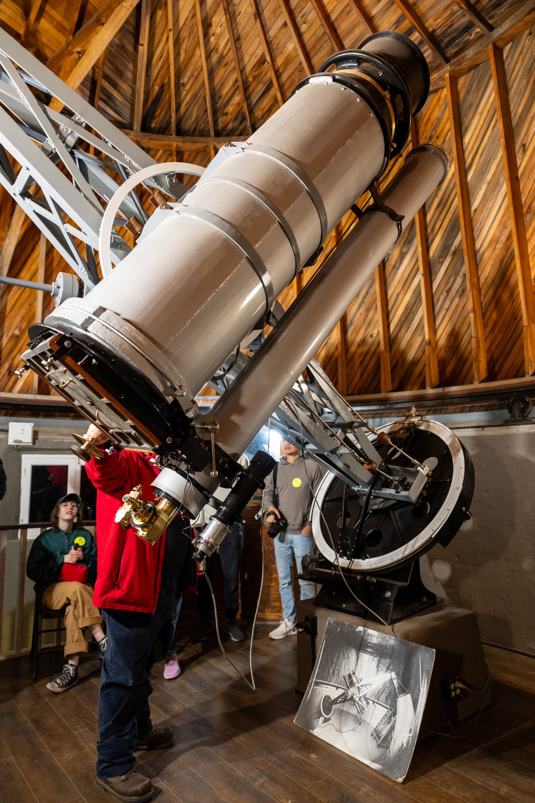 telescope used to discover pluto at lowell observatory in flagstaff arizona